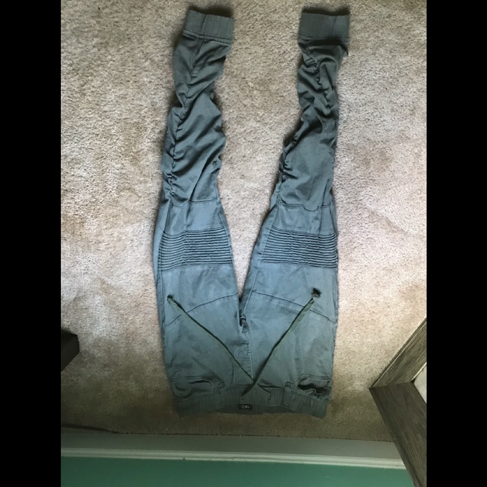 Fitted Junior Cargo Pants ✨